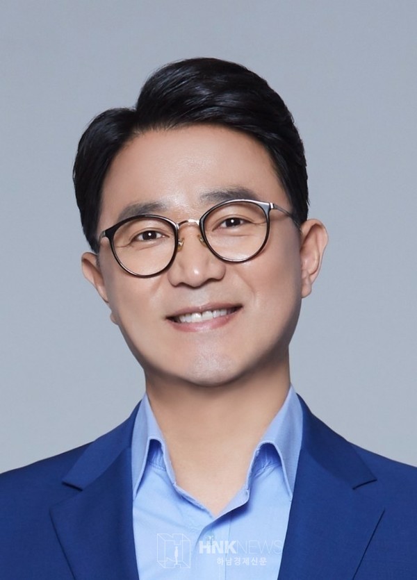 서울외대 교수(전) / 10대 경기도의원 추민규